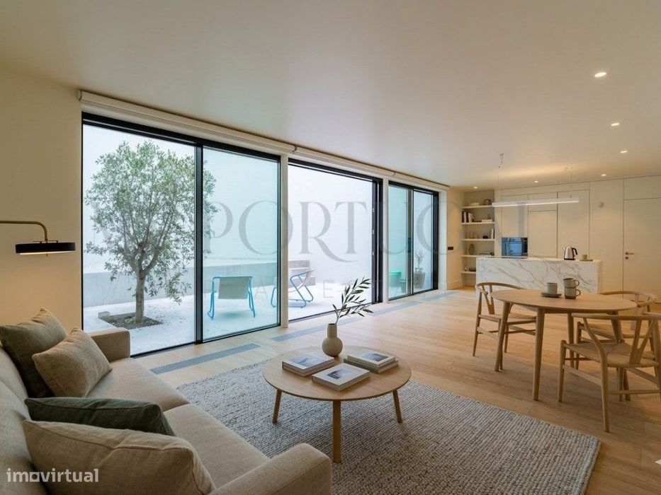 Rossio: Penthouse T2 com Piscina Privativa e Design de Luxo