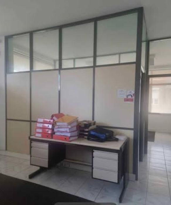 Divisórias em alumínio impecáveis com vidro e estores