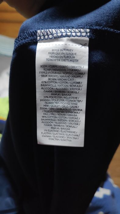 T shirt polo com etiqueta