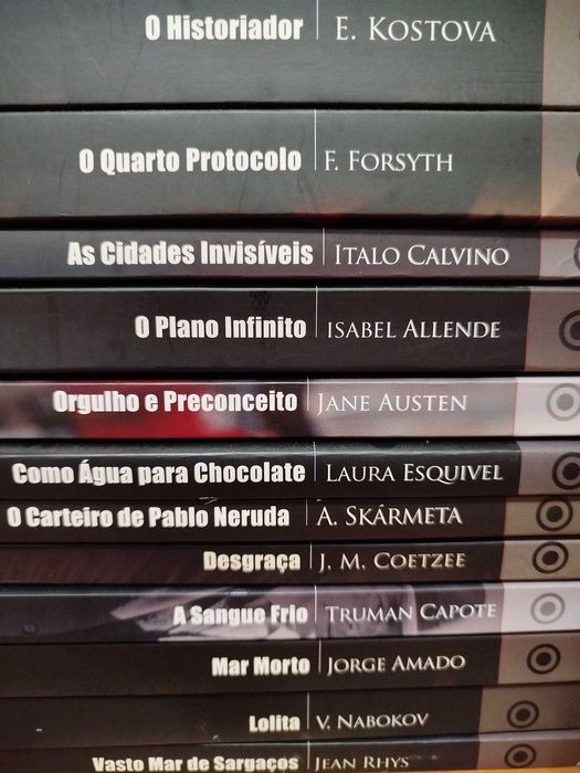 Livros, impecáveis