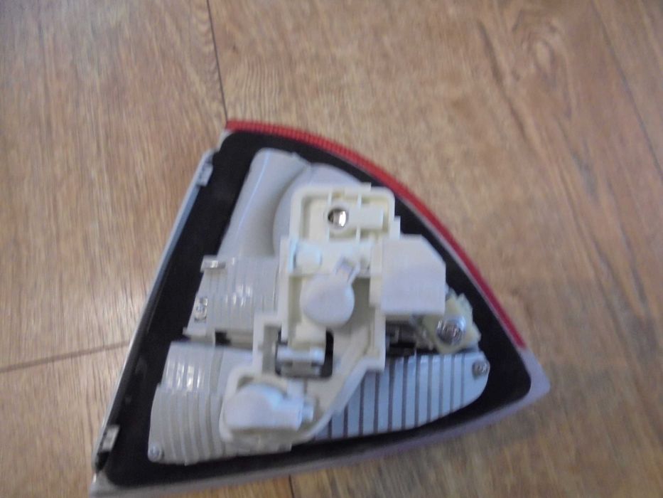 BMW E91 lampa w klapę lewa