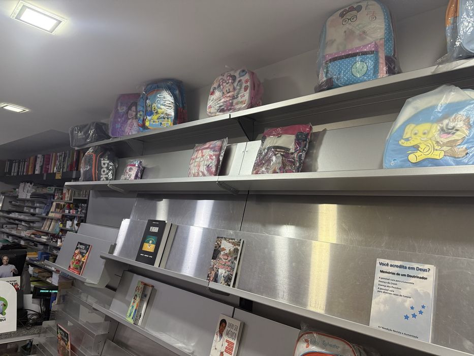 Estante de expositor.