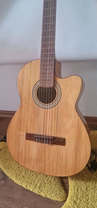 Акустическая гитара