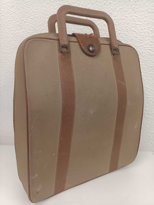 Máquina de escrever Olivetti Pluma 22