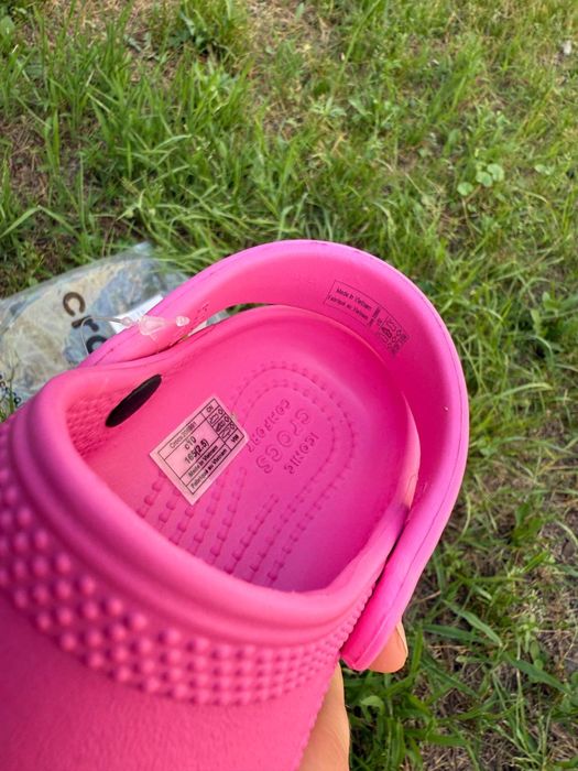 Дитячі крокси для дівчинки Crocs Classic Clog детские кроксы розрвые