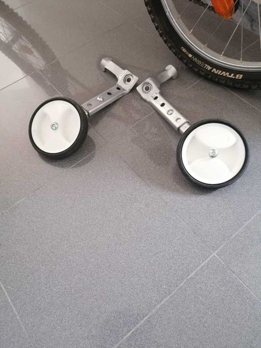 Bicicleta BTT Roda 20'' c/ rodas laterais incluídas