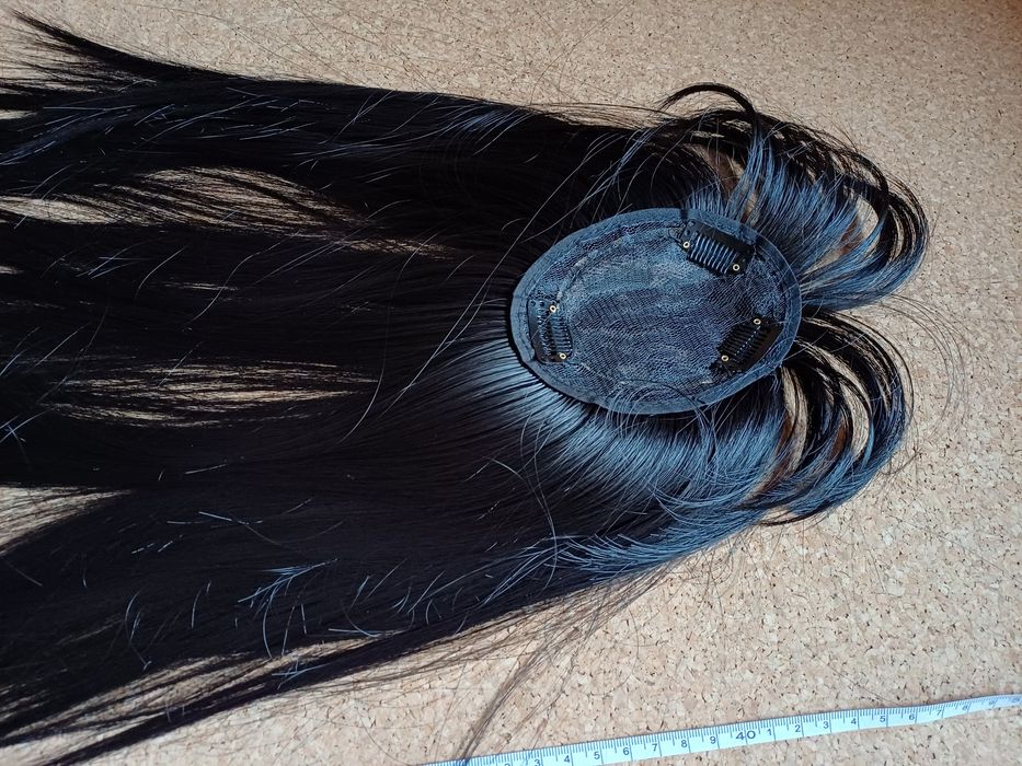 Extensão / topper de cabelo.
Cerca de 35 cm.
Sintético natural.