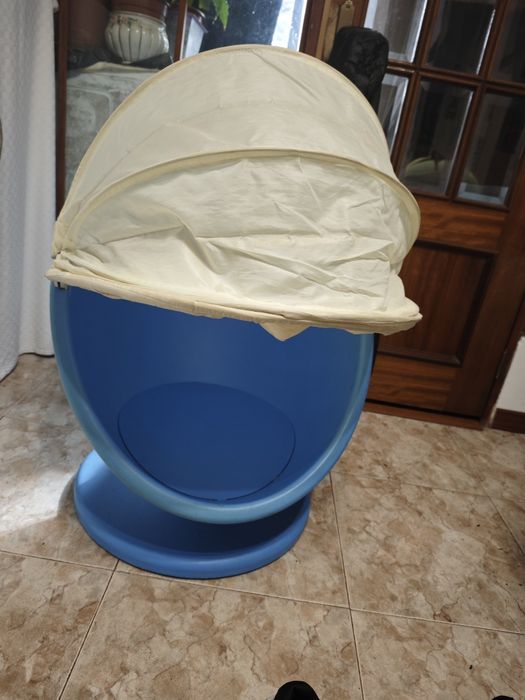 Poltrona infantil giratória azul