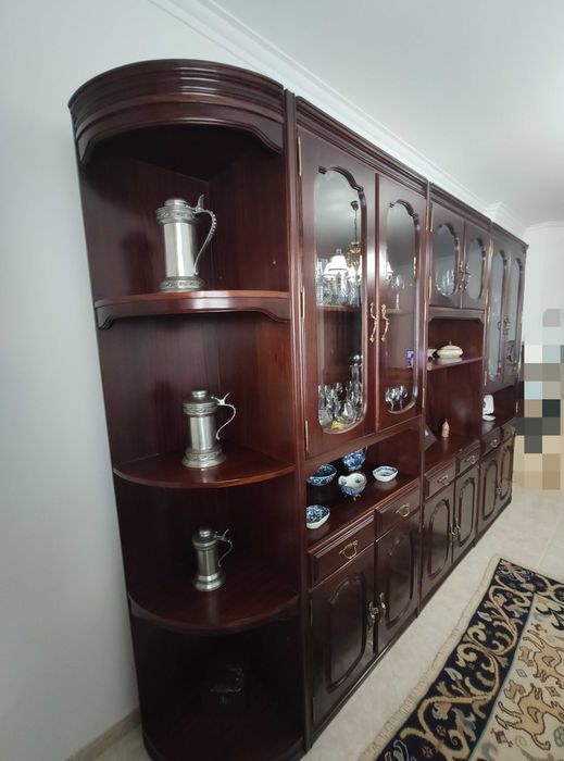 Mobiliário de sala (móvel grande, sofás e mesa de sala)