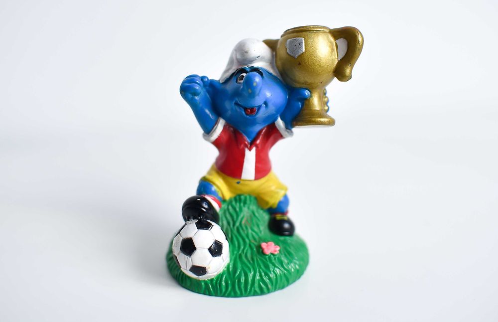 Figurka Smerf z Pucharem (Peyo1998, BIP Holland), 10 cm