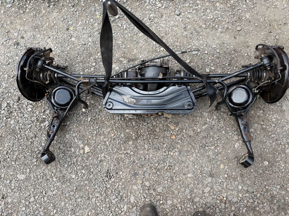 Belka tylna zawieszenie Toyota Rav 4 II 2000-05r 2.0D4D OE