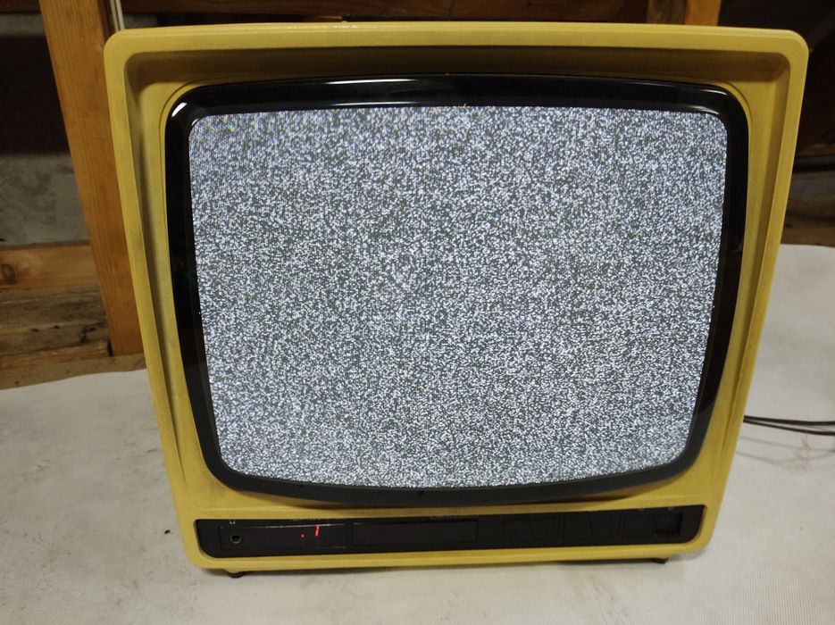 UNIMOR Neptun M341 telewizor kineskop z pilotem