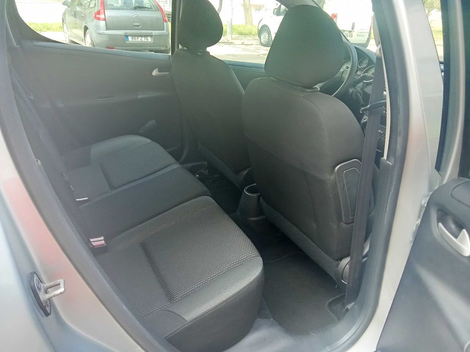 Peugeot 207 -5 Lugares Diesel 2010