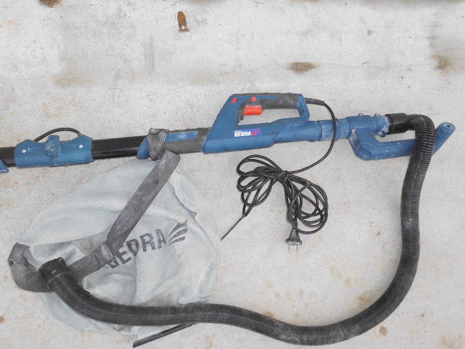 Szlifierka ścienna żyrafa do gładzi gipsu Dedra 750W z led i odkurzacz