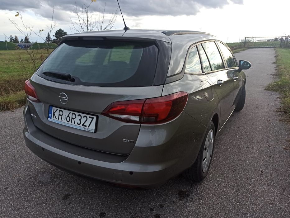 Opel Astra polski salon