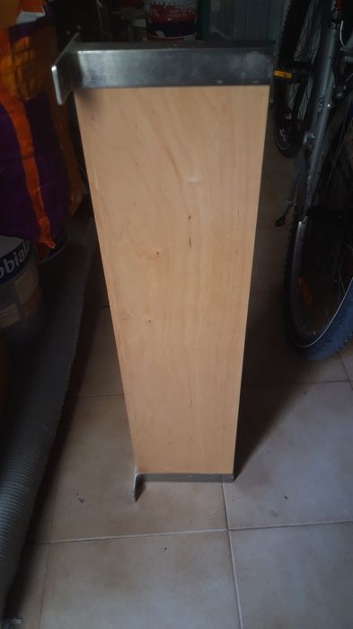 Duas parteleiras IKEA como novas