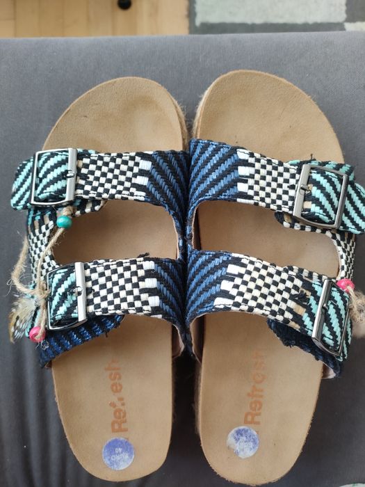 Klapki z grubą podeszwą