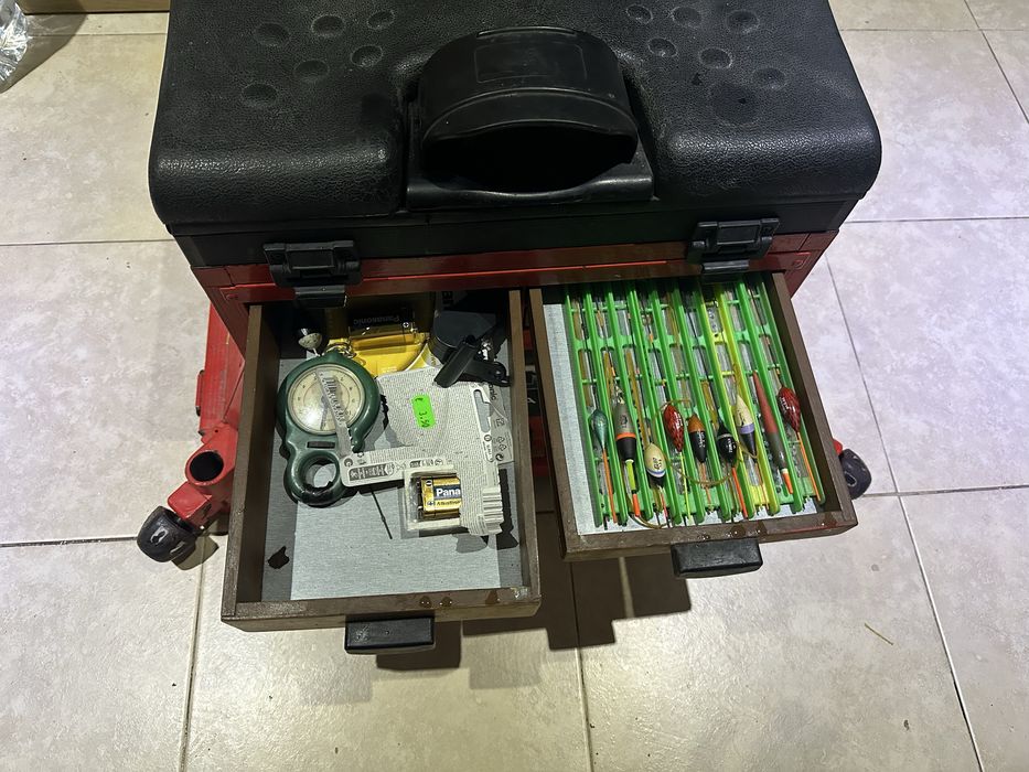 Caixa de pesca muito boa