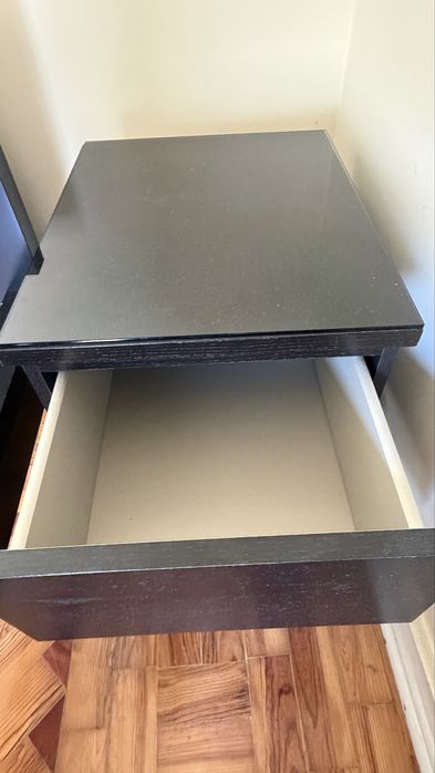 Mesa cabeceira malm 2 gavetas e vidro