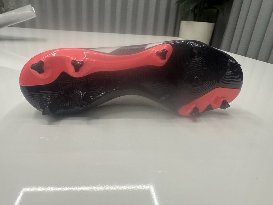 Chuteira Adidas Predator League LL