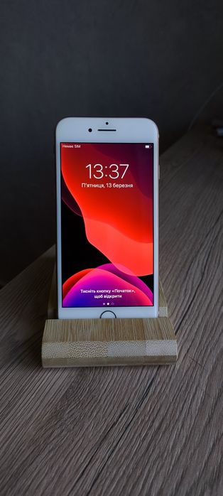 Продам iPhone 8 64GB gold