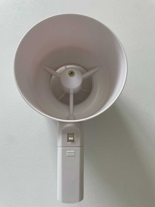 Механическое сито для муки с батарейным питанием в форме чашки