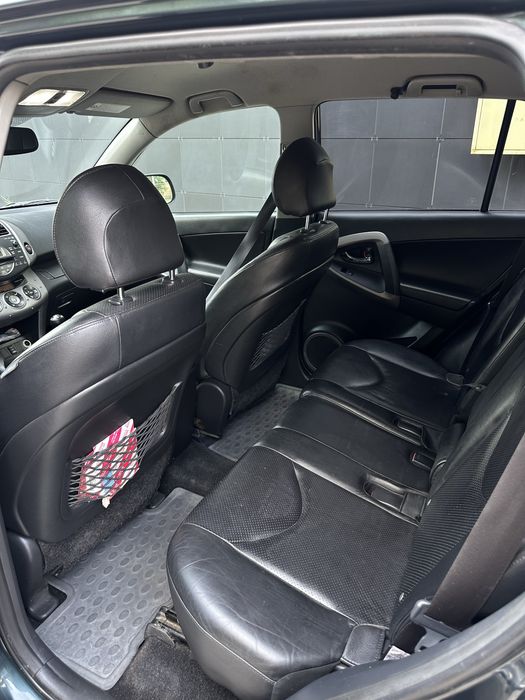 Toyota Rav 4 ,2.2 дизель/повний привід/ механіка.В доброму стан