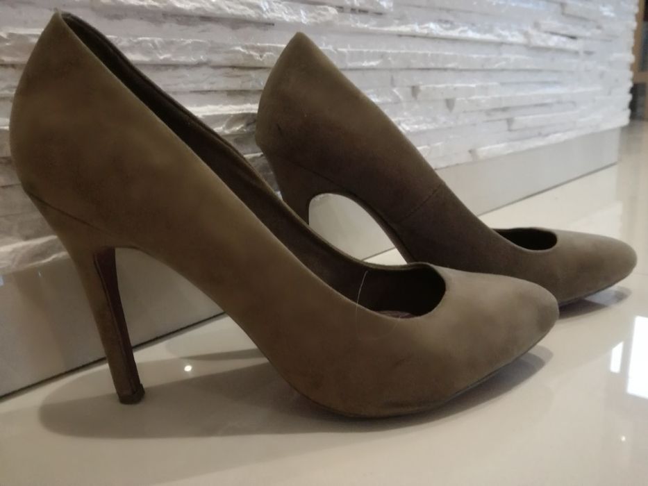 Szpilki zamsz rozm 40 bershka