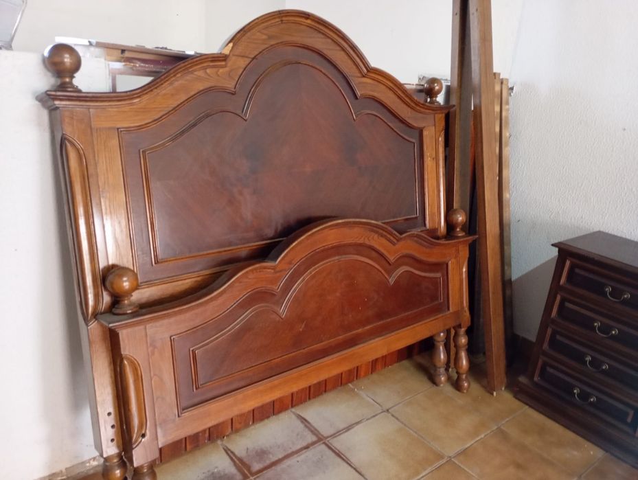 Mobilia de quarto em Nogueira