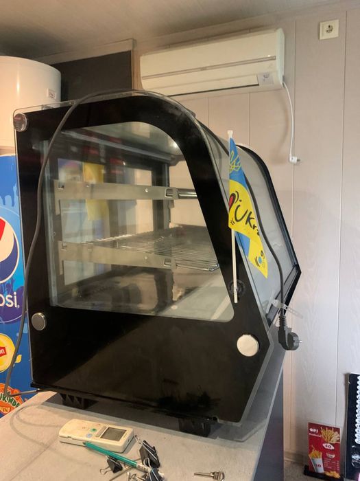 Холодильна вітрина , кондетерська, настільна Reednee