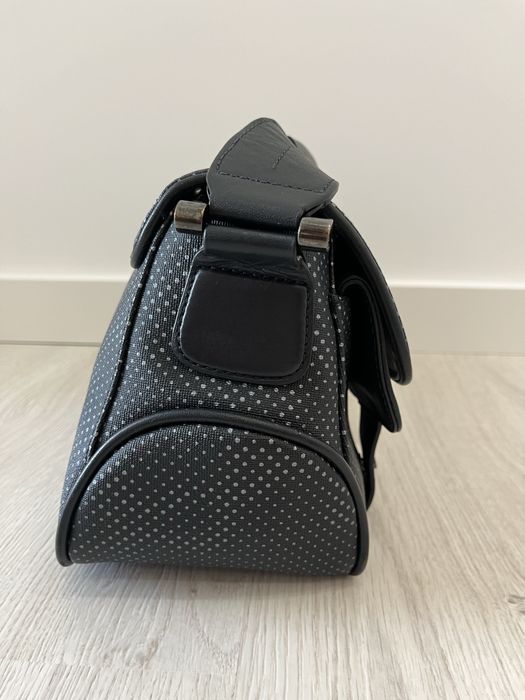 Mala azul com o padrão da Tous