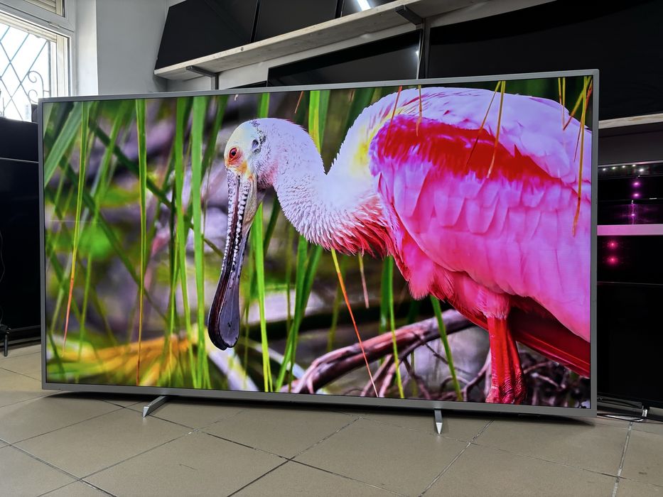 Телевізор Philips 70PUS7304/12.Фірмова підсвітка Ambilight
