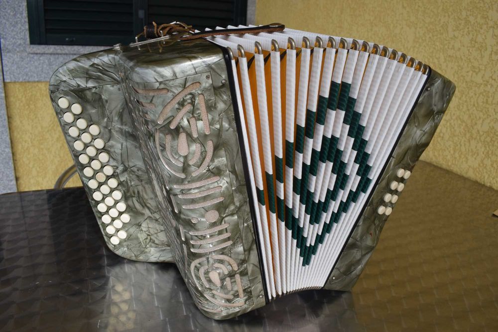 Concertina Tel 3 voz. Sol# Do# Fa#