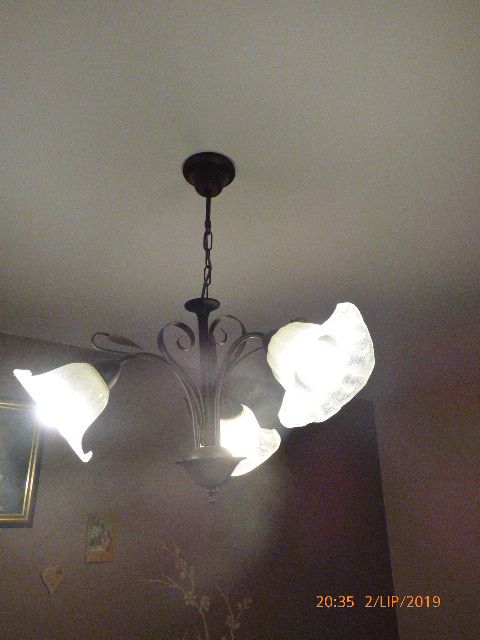 Żyrandol pokojowy i lampka nocna