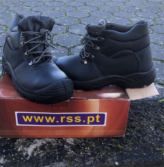 Vendo botas de biqueira de aco novas numero 41 .