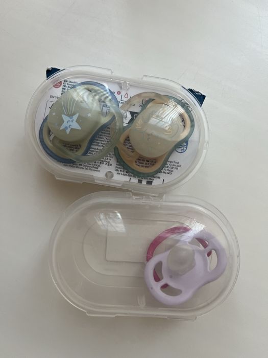 Набір дитячих засобів та соски авент