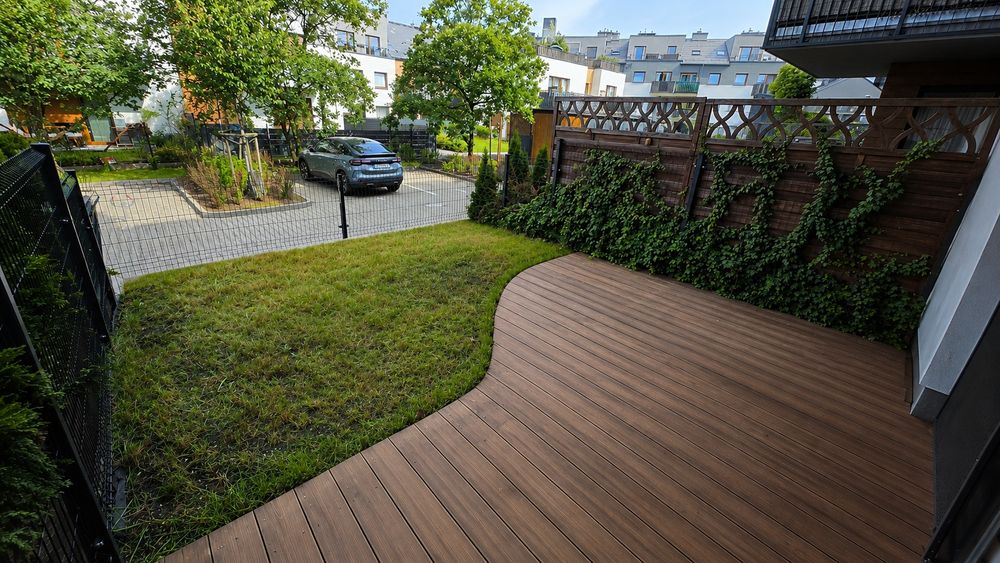 3 pokoje+ ogródek 20 m²/ taras/duży garaż podziemny/komórka 6 m²/ Maślice - Więcej