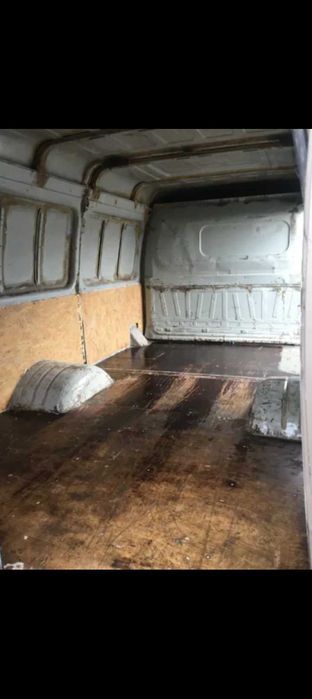 Водитель на своем бусе.  Грузоперевозки по городу и межгород.