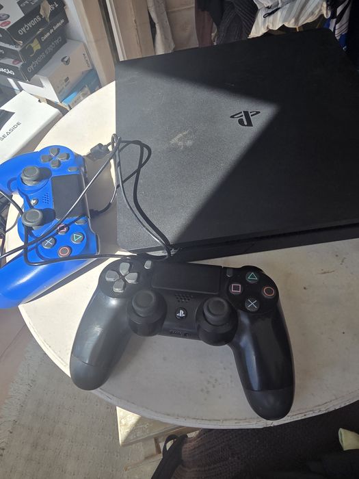 PS4 Slim 500GB + 2 Comandos (Preto e Azul)