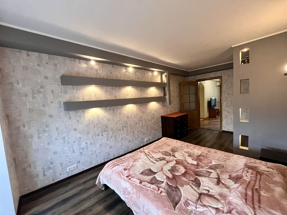 3к квартира з меблями та технікою . Заводський район .