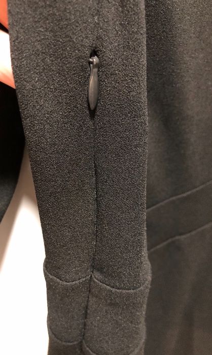 Czarna sukienka z dekoltem V