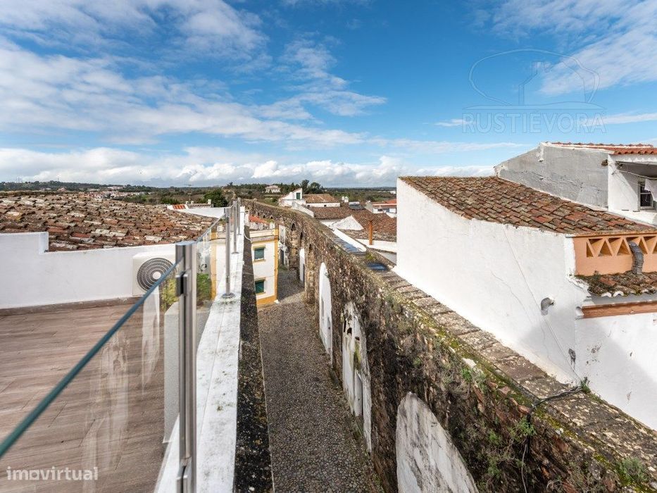 Moradia Bifamiliar T3 de 1º andar com amplo terraço na cobertura