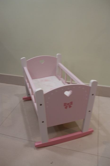 Berço e carrinho de bebê de brinquedo para menina