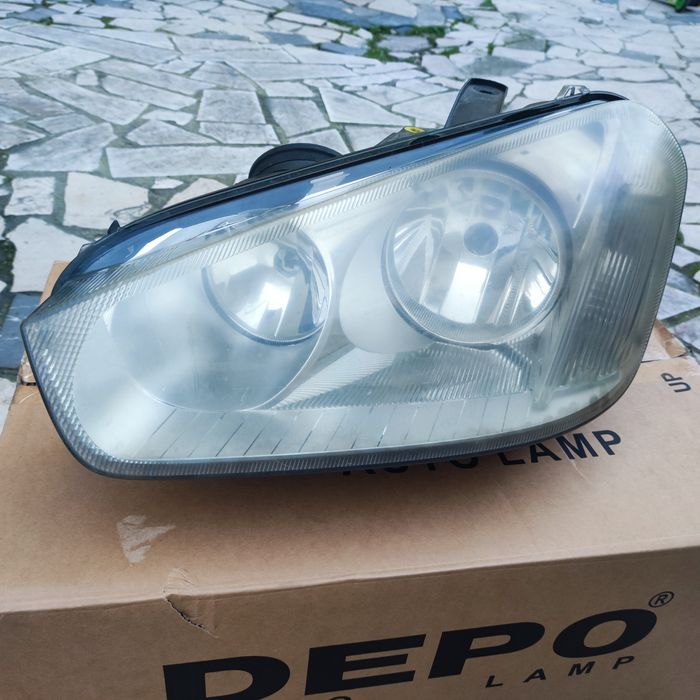 Farol dianteiro esquerdo Ford Cmax