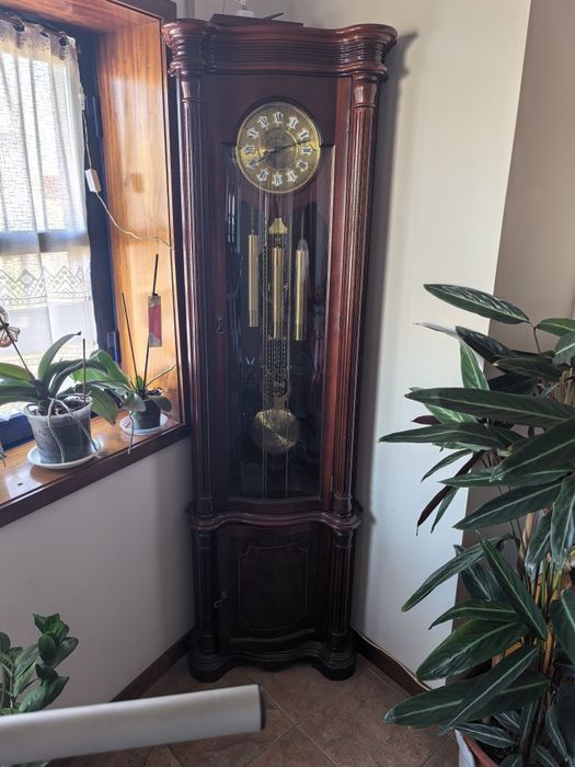 Relógio de pe para sala em madeira a