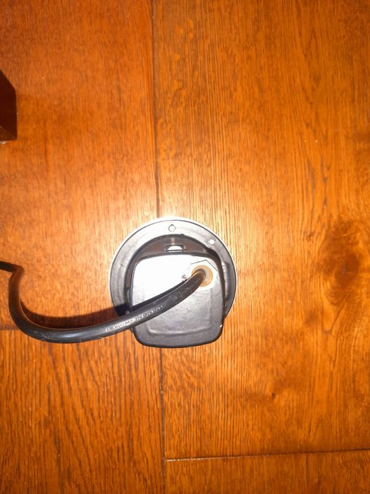 Lampa  montowana w kostkę brukową.