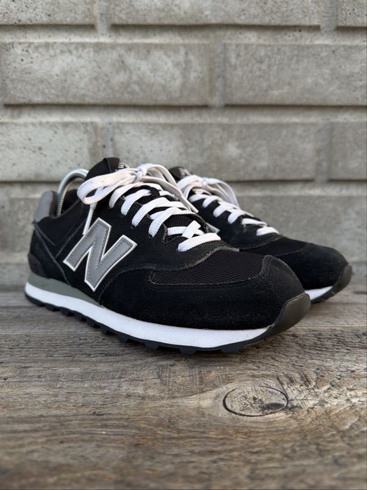 Czarne, zamszowe sneakers New Balance 574, rozmiar 42