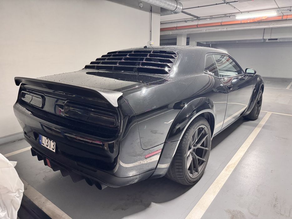 Dodge challenger 5.7 2017r