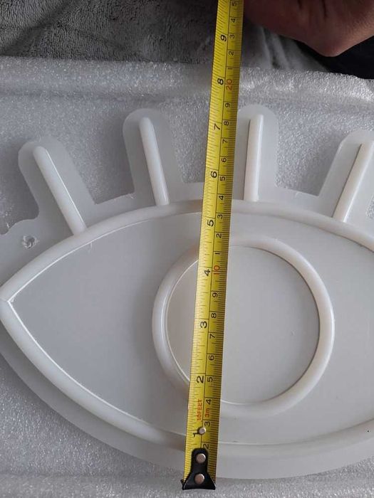 Lampka led oko na ścianę