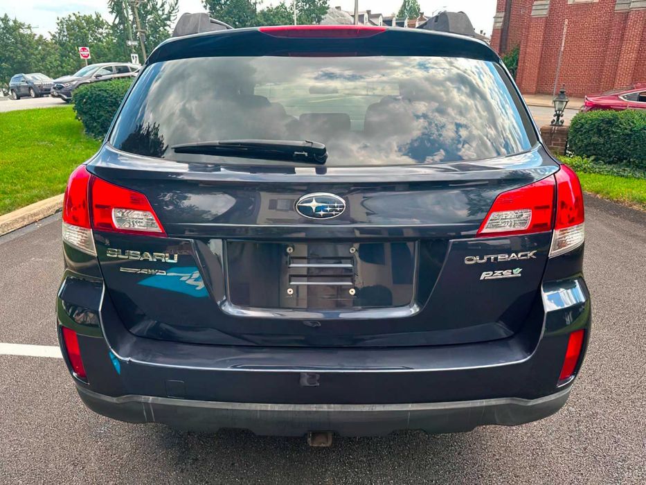 Subaru Outback 2.5i Limited      2013